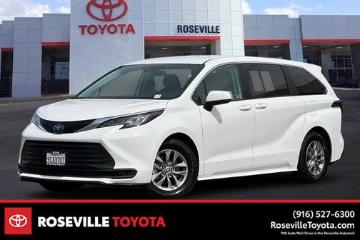White 2022 Toyota Sienna LE
