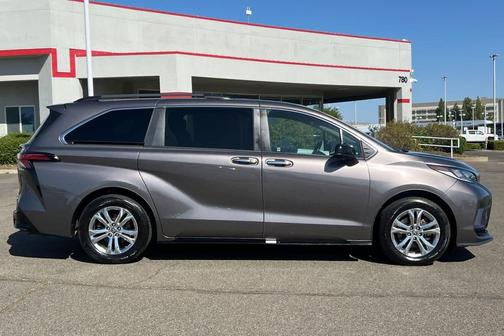 Predawn Gray Mica 2022 Toyota Sienna XSE 7 Passenger