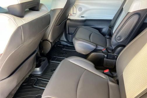 Predawn Gray Mica 2022 Toyota Sienna XSE 7 Passenger