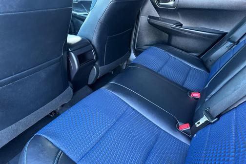 2016 Toyota Camry SE w/Special Edition Pkg