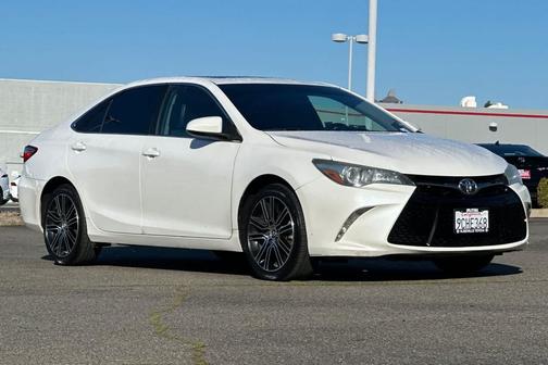 2016 Toyota Camry SE w/Special Edition Pkg