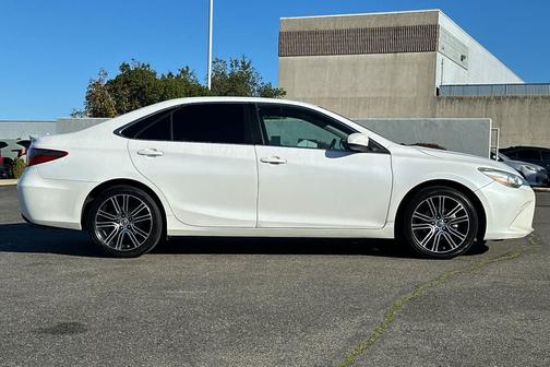 2016 Toyota Camry SE w/Special Edition Pkg