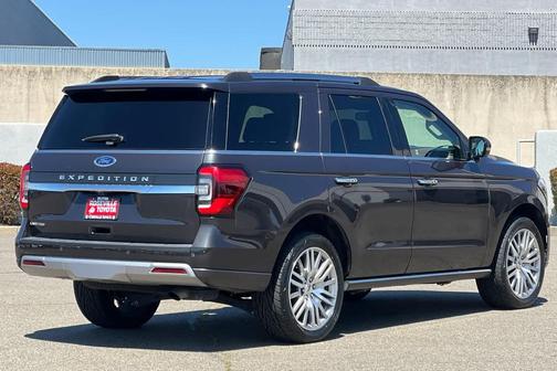 Dark Matter Gray Metallic 2024 Ford Expedition Limited