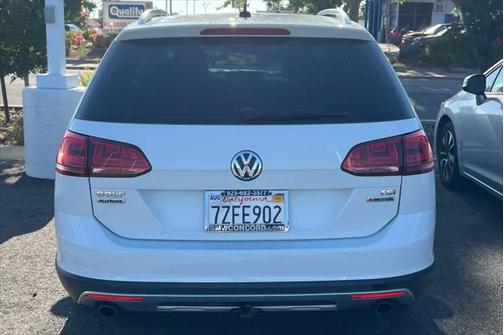 2017 Volkswagen Golf Alltrack TSI S