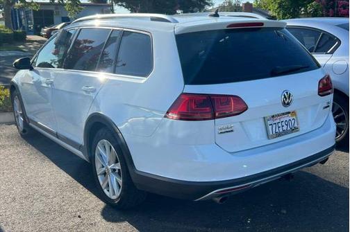 2017 Volkswagen Golf Alltrack TSI S