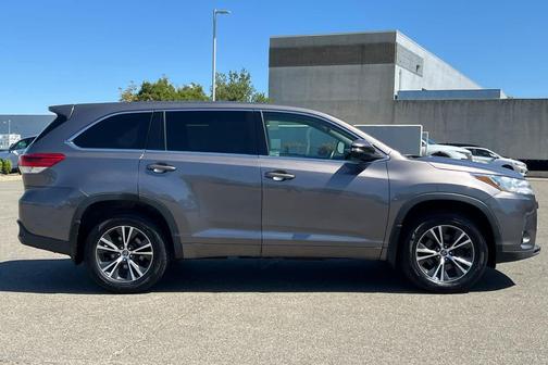 Predawn Gray Mica 2017 Toyota Highlander LE
