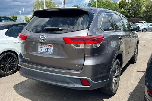 Predawn Gray Mica 2017 Toyota Highlander LE