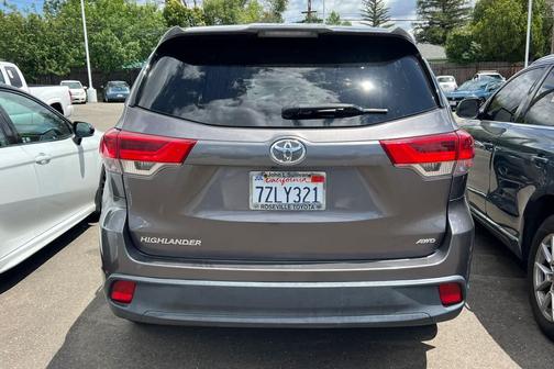 Predawn Gray Mica 2017 Toyota Highlander LE