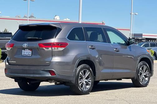 Predawn Gray Mica 2017 Toyota Highlander LE