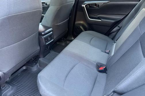 2022 Toyota RAV4 Hybrid LE