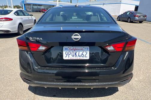 Super Black 2025 Nissan Altima SV FWD