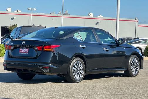 Super Black 2025 Nissan Altima SV FWD