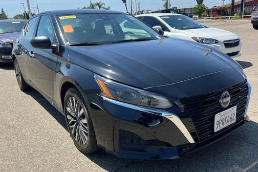 Super Black 2025 Nissan Altima SV FWD