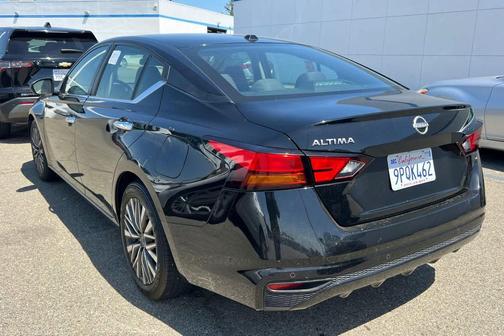 Super Black 2025 Nissan Altima SV FWD