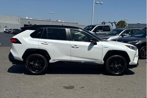 2020 Toyota RAV4 Hybrid SE