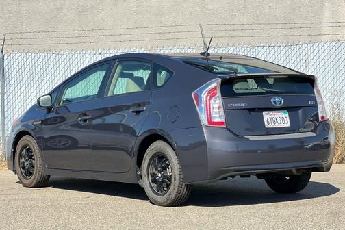 Winter Gray Metallic 2013 Toyota Prius Three