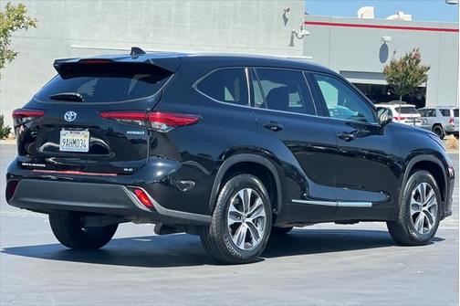 2022 Toyota Highlander Hybrid XLE