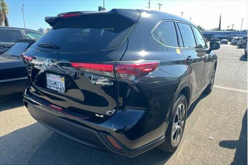 2022 Toyota Highlander Hybrid XLE