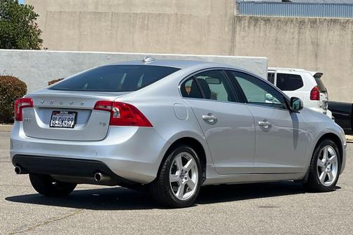 2012 Volvo S60 FWD 4dr Sdn