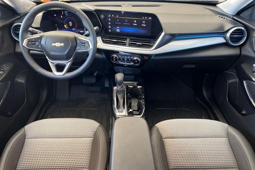 Blue Glow Metallic 2024 Chevrolet Trax LT