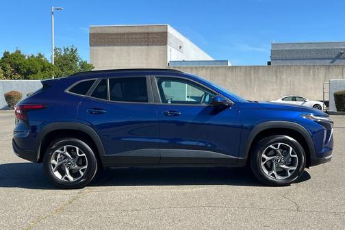 Blue Glow Metallic 2024 Chevrolet Trax LT