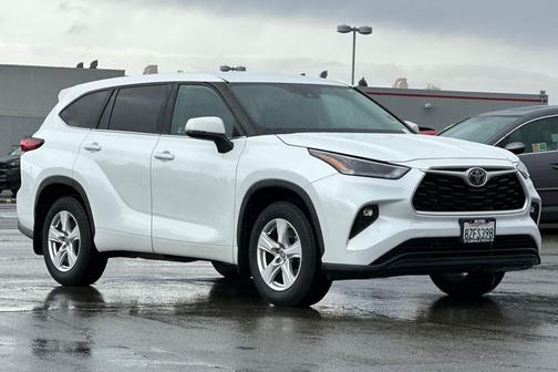 2022 Toyota Highlander LE