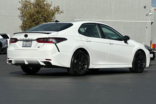 2024 Toyota Camry Hybrid SE