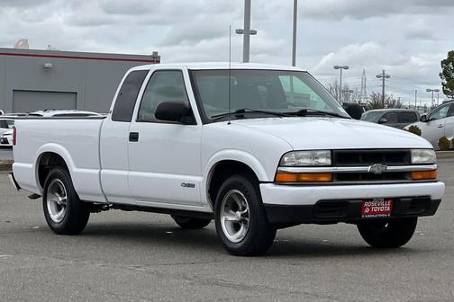 2003 Chevrolet S-10 Base