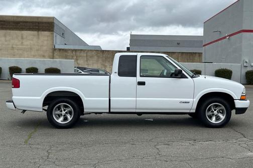2003 Chevrolet S-10 Base