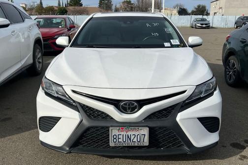 2018 Toyota Camry SE