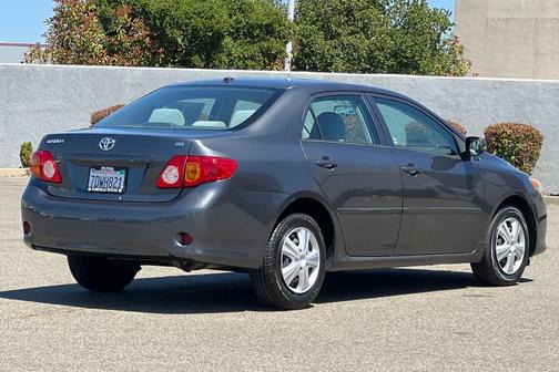 Magnetic Gray Metallic 2010 Toyota Corolla LE