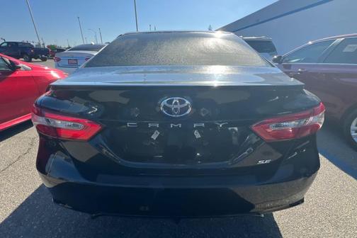 Midnight Black Metallic 2018 Toyota Camry SE
