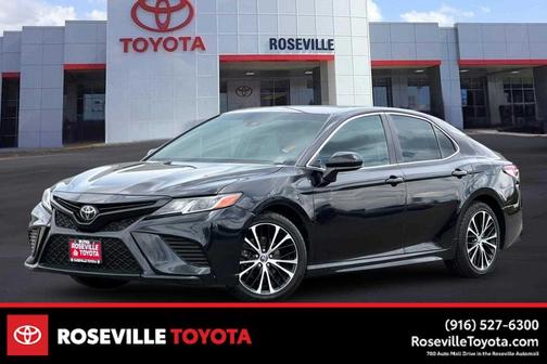 Midnight Black Metallic 2018 Toyota Camry SE