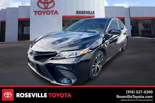 Midnight Black Metallic 2018 Toyota Camry Hybrid SE