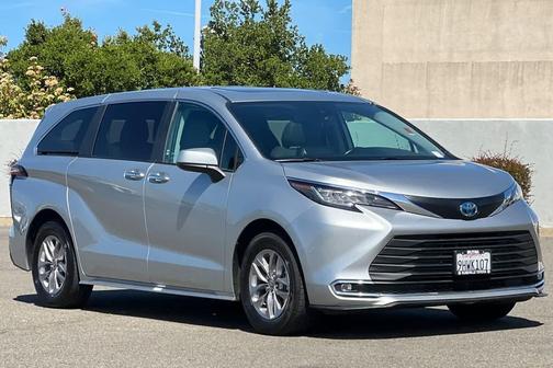 2022 Toyota Sienna XLE