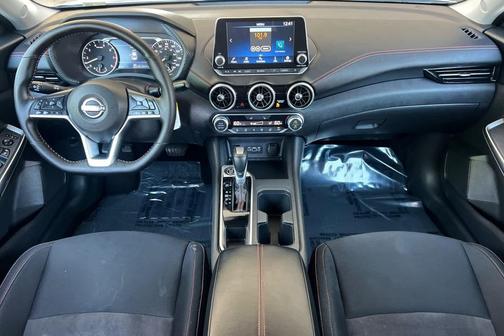 Aspen White Tricoat/Super Black 2025 Nissan Sentra SR