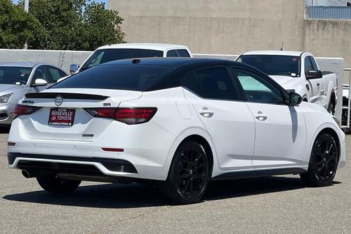 Aspen White Tricoat/Super Black 2025 Nissan Sentra SR
