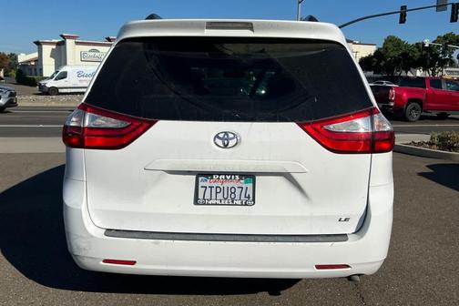 Super White 2016 Toyota Sienna LE