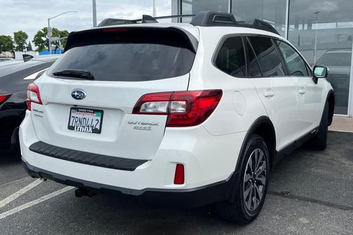 Crystal White Pearl 2016 Subaru Outback 2.5i Limited