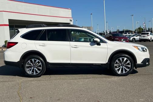 Crystal White Pearl 2016 Subaru Outback 2.5i Limited