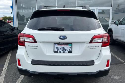 Crystal White Pearl 2016 Subaru Outback 2.5i Limited