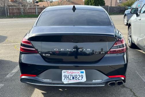 2022 Genesis G70 2.0T RWD