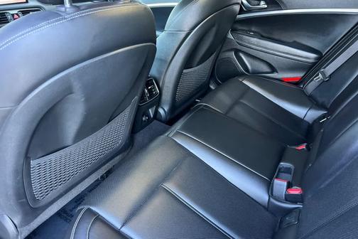 2022 Genesis G70 2.0T RWD