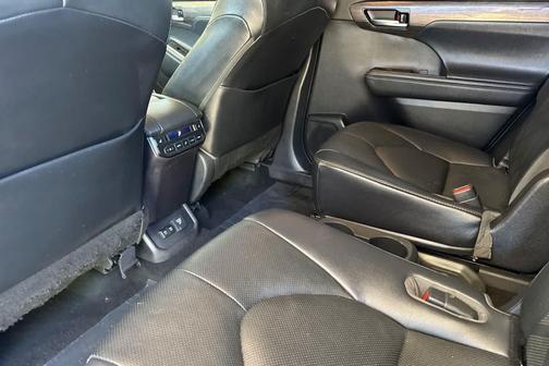 2021 Toyota Highlander Hybrid Platinum