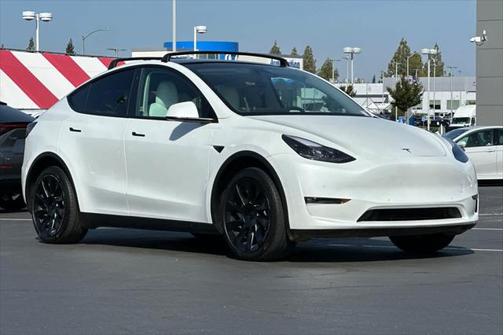 2022 Tesla Model Y Long Range Dual Motor All-Wheel Drive