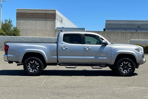 Silver Sky Metallic 2019 Toyota Tacoma SR5
