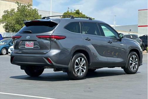 2021 Toyota Highlander Hybrid XLE