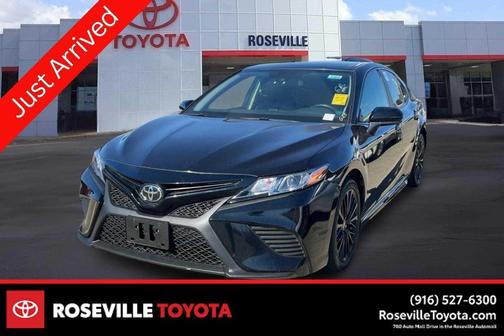Midnight Black Metallic 2020 Toyota Camry SE