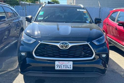 Midnight Black Metallic 2023 Toyota Highlander XLE