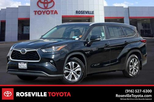 Midnight Black Metallic 2023 Toyota Highlander XLE